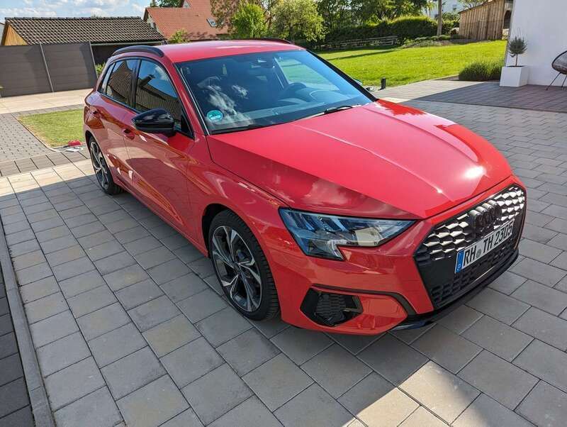 Rot Gebraucht 2023 Audi A3 Sportback Advanced Plus Kombi | 30.000 € (Fairer Preis) - Bild 1/4