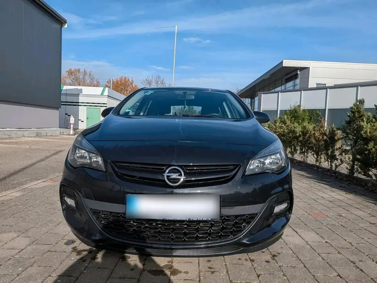 Używany Opel Astra OPC 170 KM (125 kW) 2014 Czarny Sedan/Limuzyna