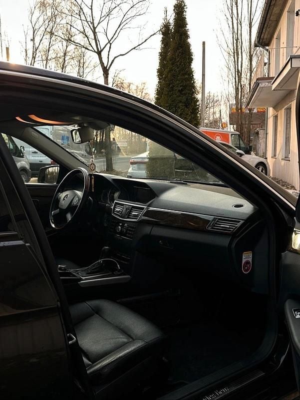 Gebraucht Mercedes E220 170 PS (125 kW) 2009 Schwarz Limousine