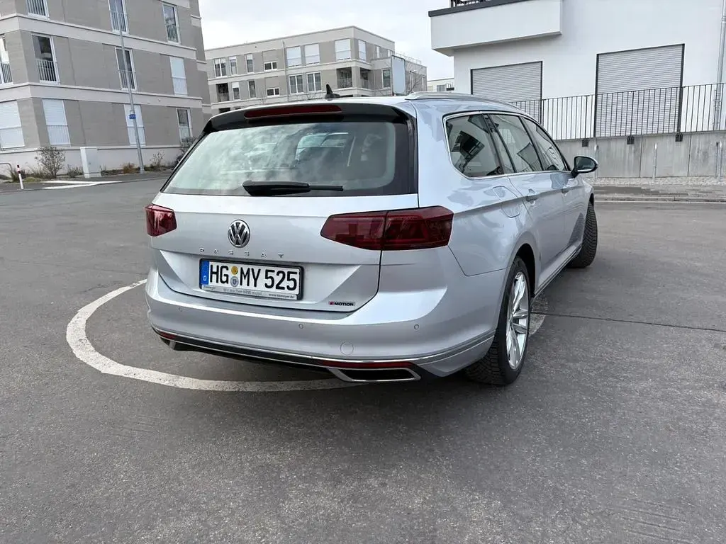 Gebraucht VW Passat Highline 272 PS (200 kW) 2020 Silber Kombi