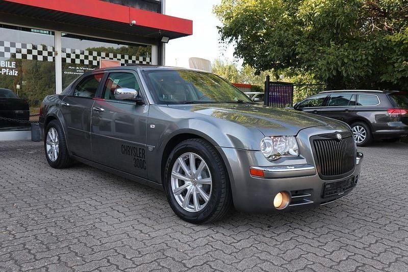 Grau Gebraucht 2007 Chrysler 300C Limousine | 12.800 € (Fairer Preis) - Bild 1/4