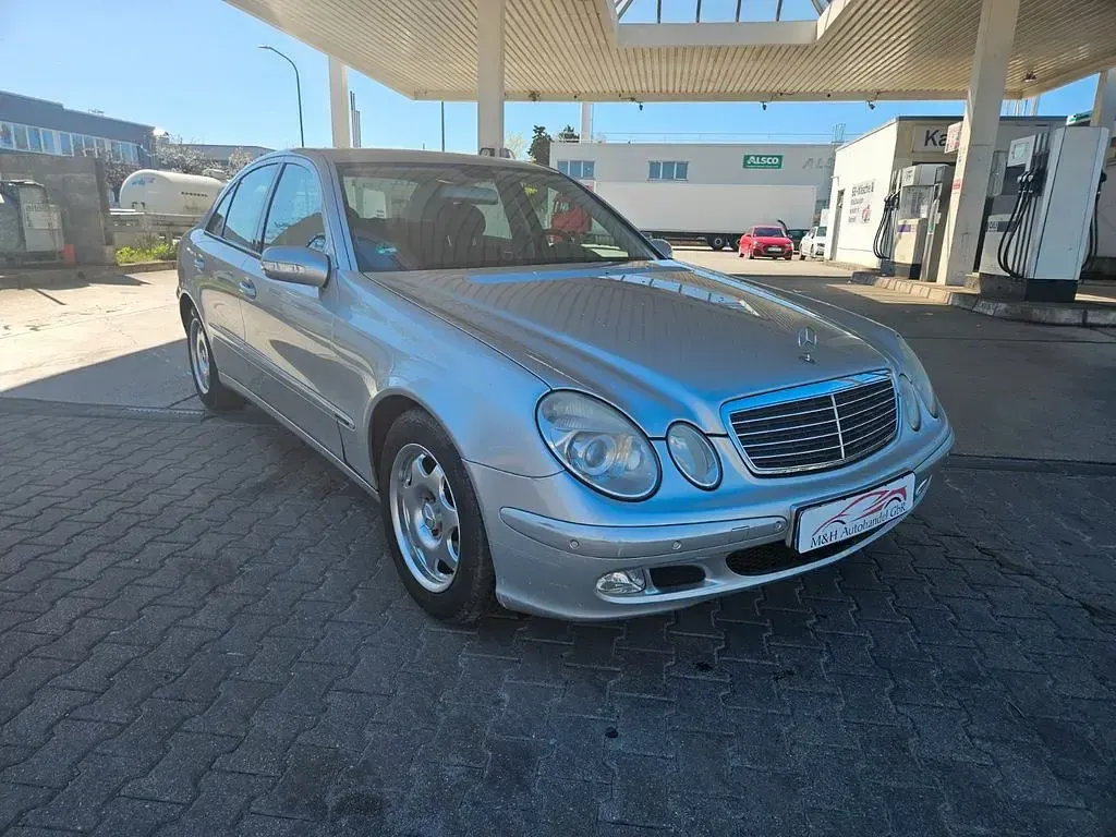 Gebraucht Mercedes E240 Classic 177 PS (130 kW) 2002 Silber Limousine