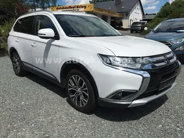 Gebraucht Mitsubishi Outlander Plus 150 PS (110 kW) 2015 Weiß SUV