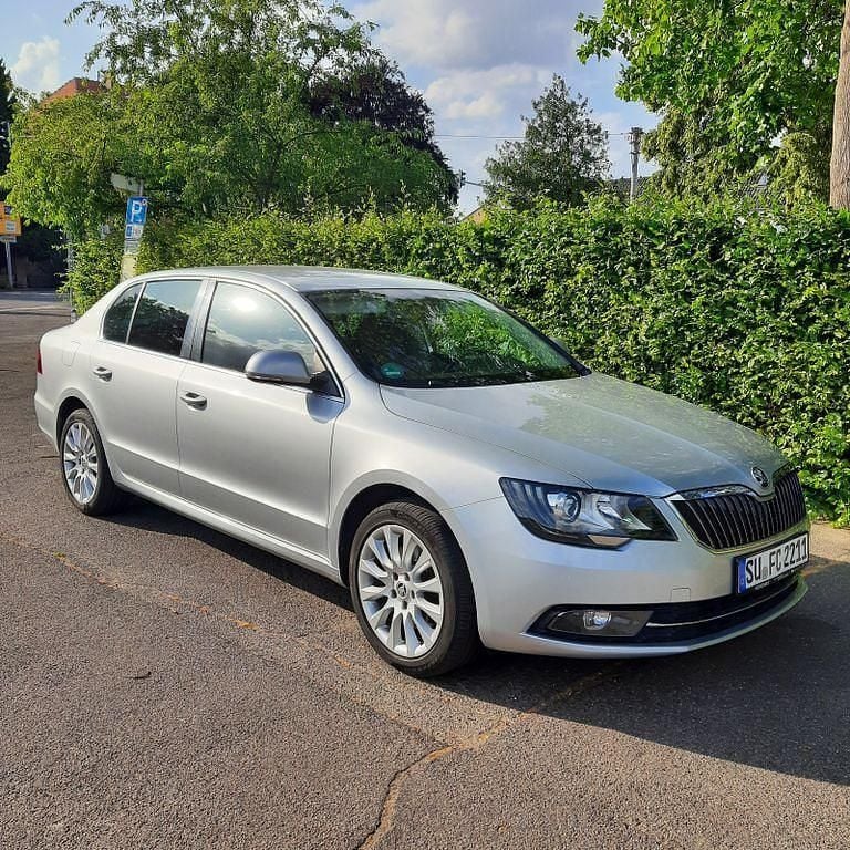 Gebraucht Skoda Superb 140 PS (102 kW) 2015 Silber Limousine
