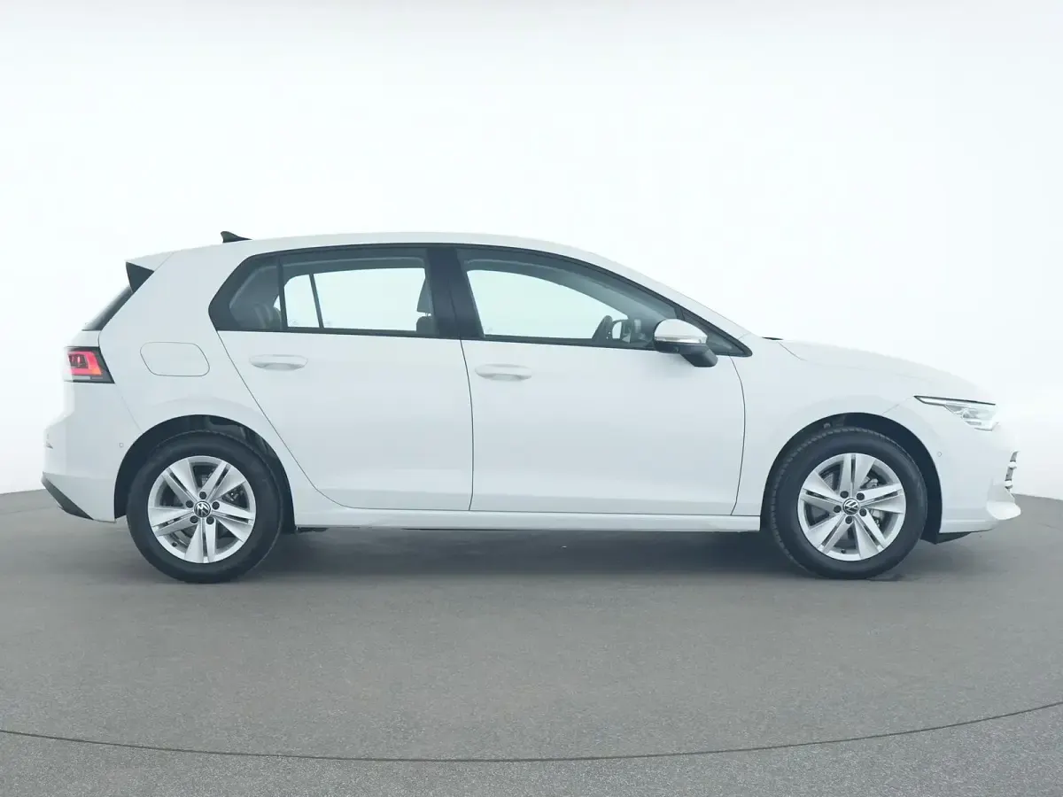 Gebraucht VW Golf VIII Life 116 PS (85 kW) 2024 Pure white Limousine