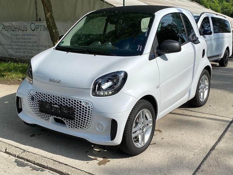 Weiß Gebraucht 2022 Smart ForTwo Electric Drive | 9.850 € - Bild 1/4