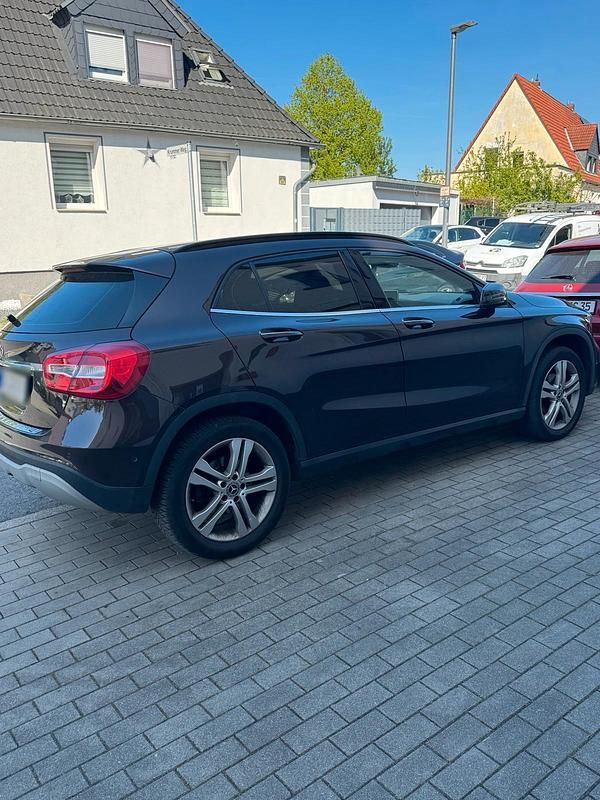 Usata Mercedes 220 177 CV (130 kW) 2017 Marrone SUV