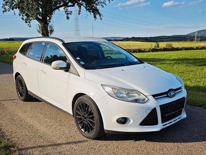 Weiß Gebraucht 2014 Ford Focus Trend Kombi | 4.879 € (Fairer Preis) - Bild 1/4