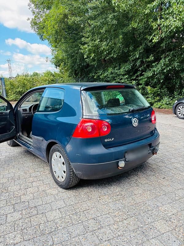 Blau Gebraucht 2004 VW Golf V Limousine | 1.200 € (Superpreis) - Bild 1/4