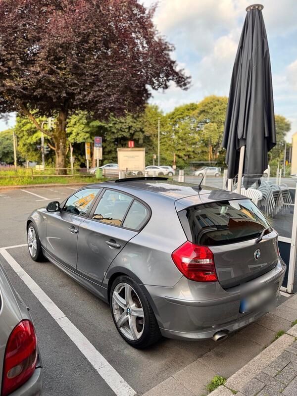 Grau Gebraucht 2011 BMW 120 Kleinwagen | 4.900 € (Guter Preis) - Bild 1/4