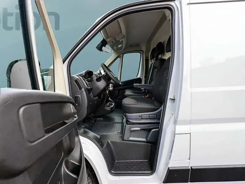 Gebraucht Peugeot Boxer 179 PS (131 kW) 2026 Weiß Van