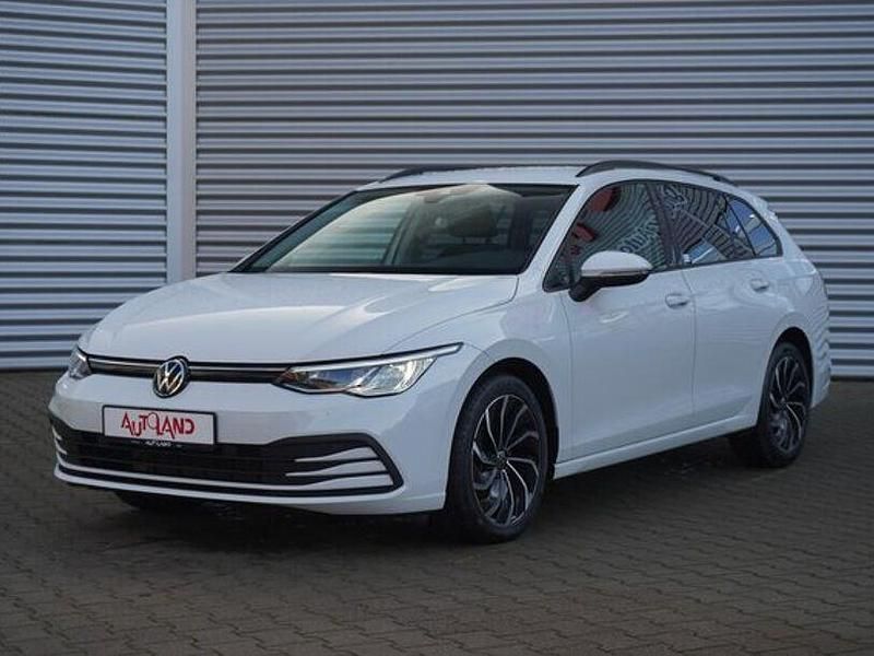 Gebraucht VW Golf VIII Life 150 PS (110 kW) 2023 Pure white Kombi