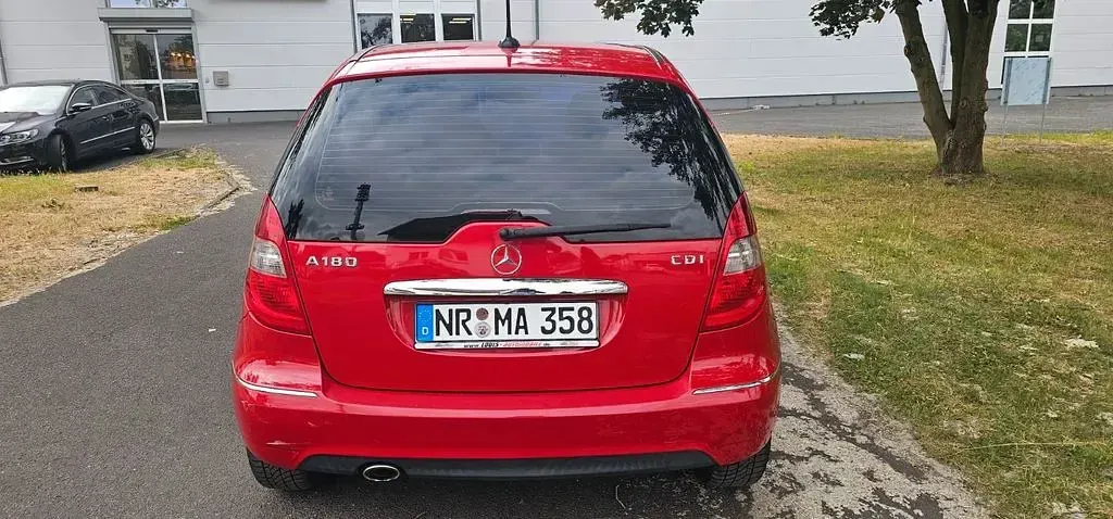 Gebraucht Mercedes A180 109 PS (80 kW) 2012 Rot Kleinwagen