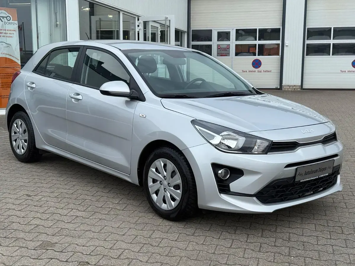 Gebraucht Kia Rio Edition 7 84 PS (61 kW) 2023 Silber Limousine