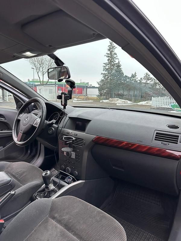 Gebraucht Opel Astra 105 PS (77 kW) 2005 Grau Limousine