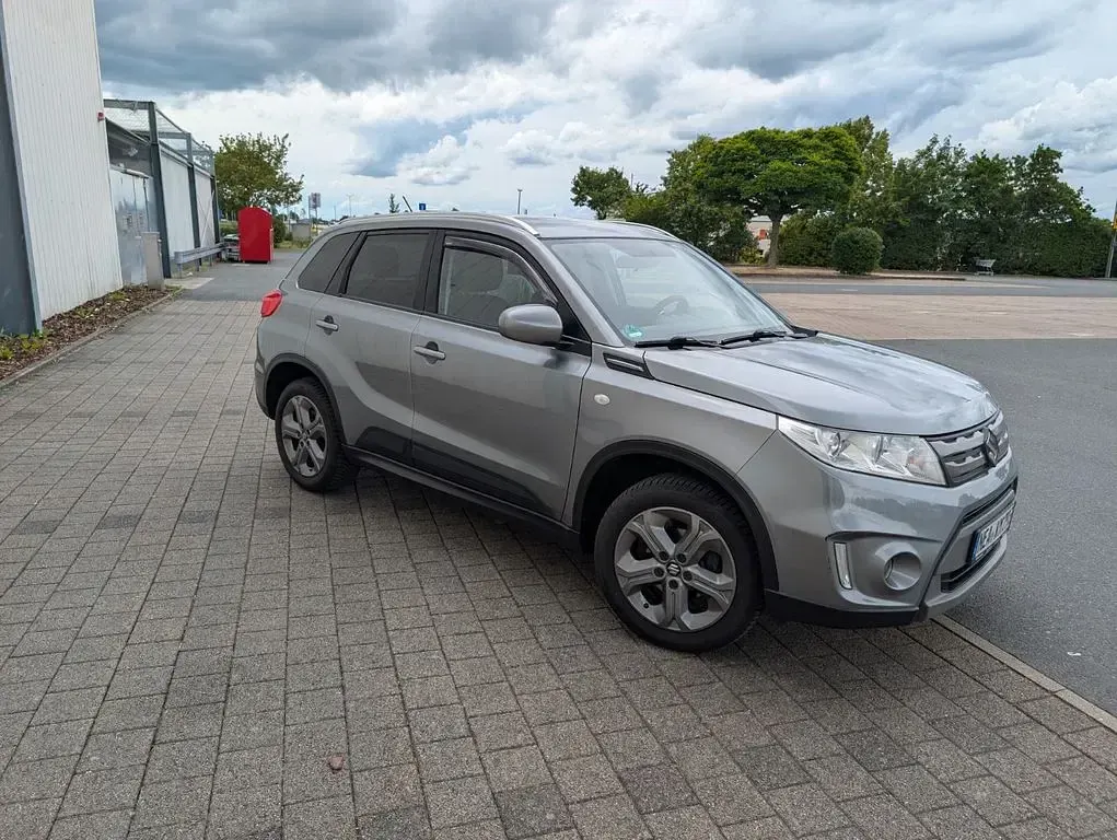 Gebraucht Suzuki Vitara Comfort 120 PS (88 kW) 2016 Grau SUV