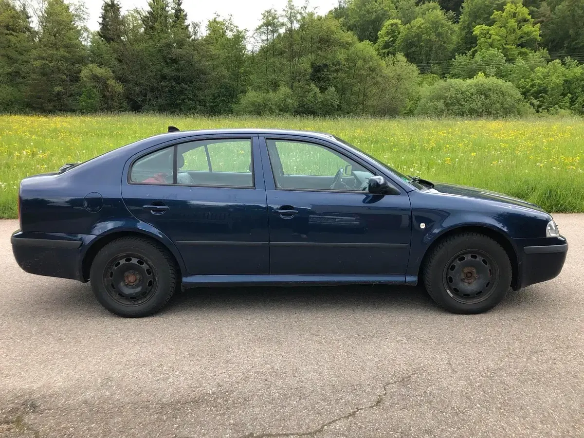 Używany Skoda Octavia 110 KM (80 kW) 2003 Niebieski Sedan/Limuzyna