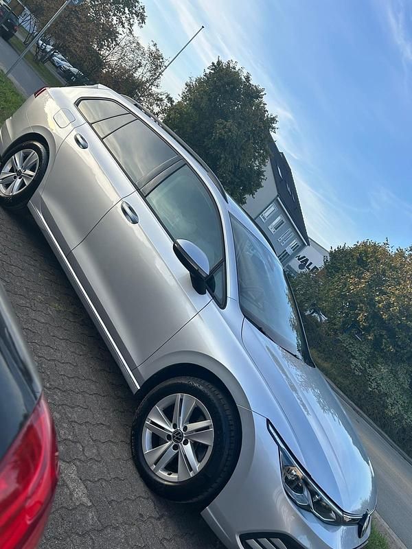Grau Gebraucht 2021 VW Golf VIII Kombi | 15.600 € (Superpreis) - Bild 1/3