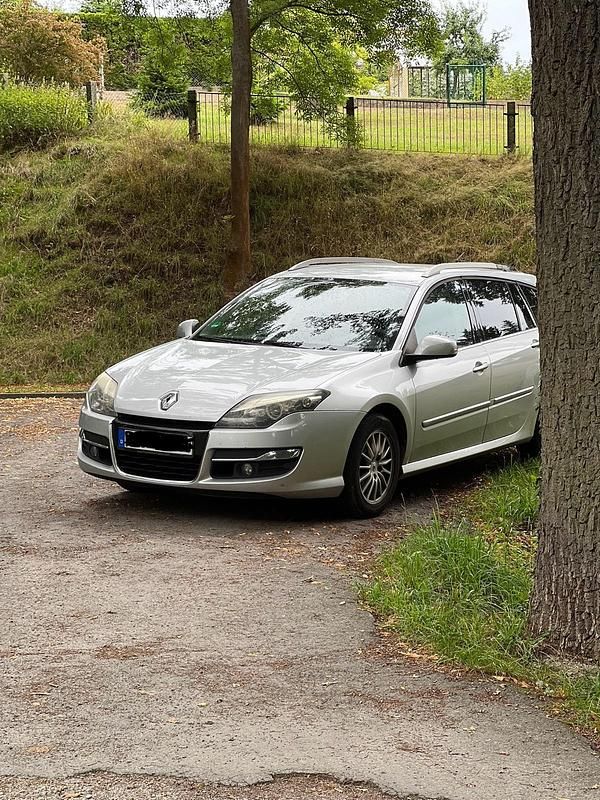 Silber Gebraucht 2011 Renault Laguna III Kombi | 3.600 € (Fairer Preis) - Bild 1/4
