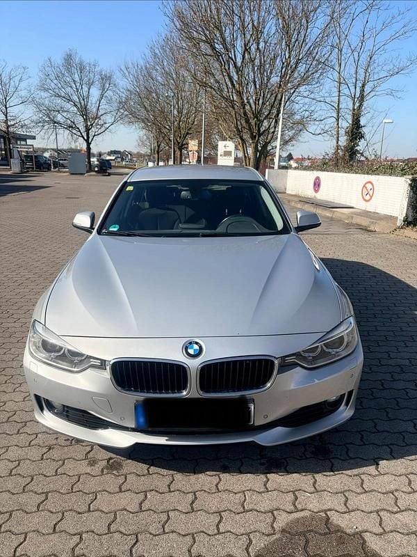 Gebraucht BMW 318 150 PS (110 kW) 2013 Silber Kombi