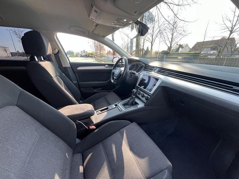 Gebraucht VW Passat Comfortline 150 PS (110 kW) 2018 Weiß Kombi