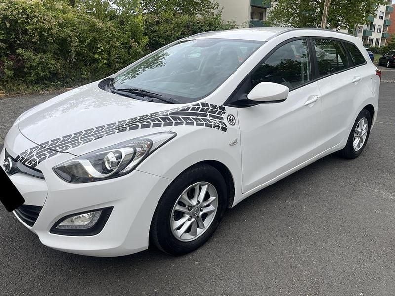 Weiß Gebraucht 2015 Hyundai i30 Style Kombi | 6.500 € (Guter Preis) - Bild 1/4