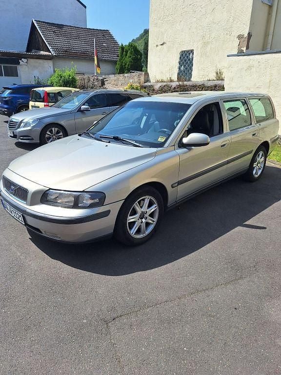Grau Gebraucht 2002 Volvo V70 Comfort Kombi | 2.990 € (Superpreis) - Bild 1/4