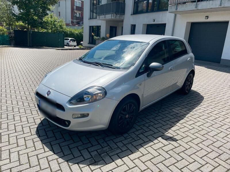 Grau Gebraucht 2015 Fiat Punto Kleinwagen | 3.200 € (Guter Preis) - Bild 1/4