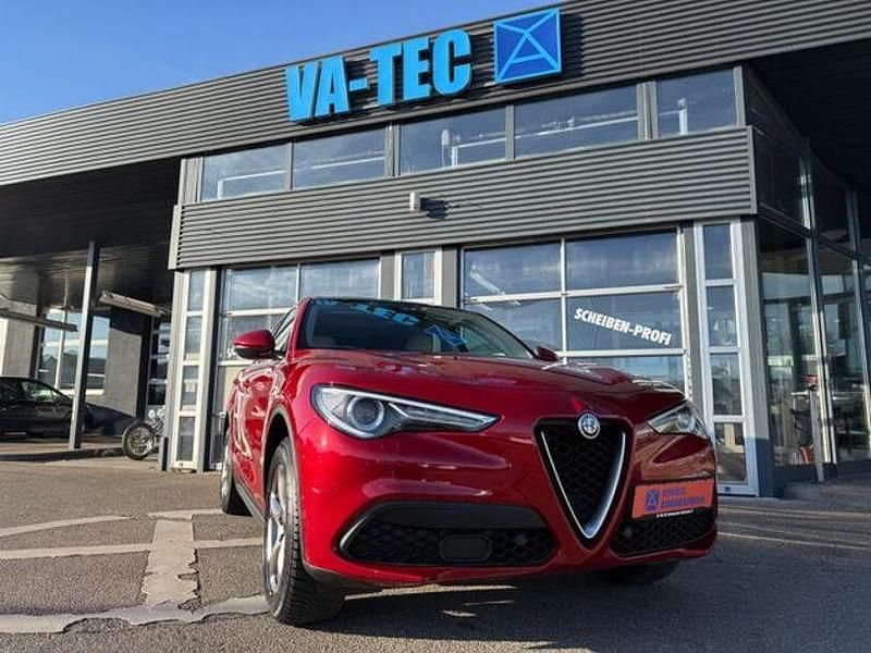 Gebraucht Alfa Romeo Stelvio Lusso 209 PS (153 kW) 2018 Rot SUV