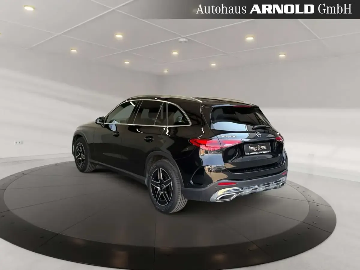 Gebraucht Mercedes GLC200 AMG line 204 PS (150 kW) 2025 Obsidianschwarz SUV