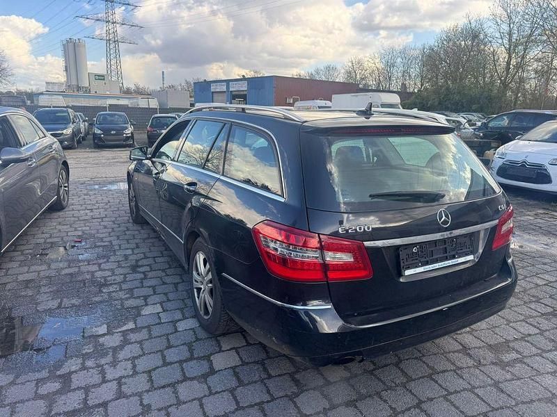 Gebraucht Mercedes E200 Avantgarde 184 PS (135 kW) 2011 Schwarz Limousine