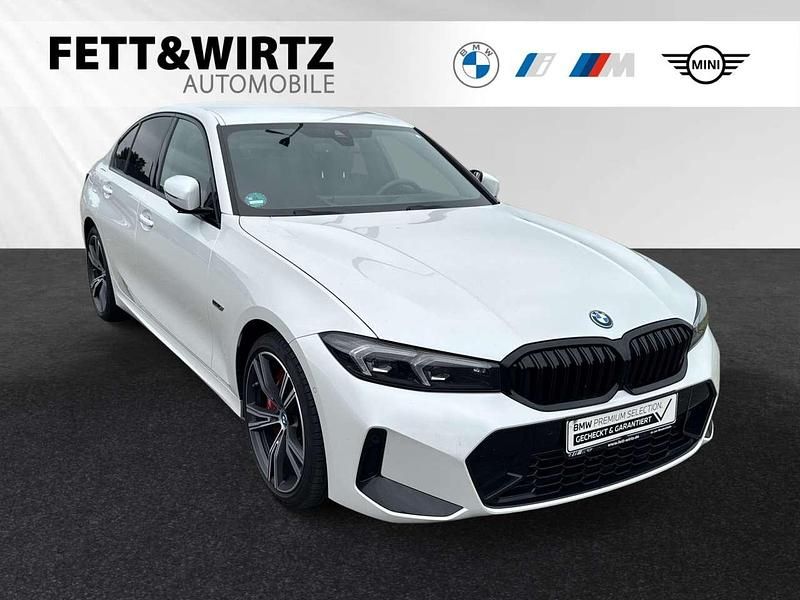 Weiß Gebraucht 2024 BMW 320e M Sport Limousine | 40.800 € (Teuer) - Bild 1/3
