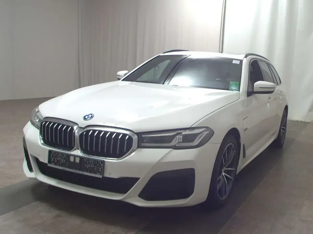 Gebraucht BMW 530e M Sport 292 PS (214 kW) 2022 Weiss Kombi