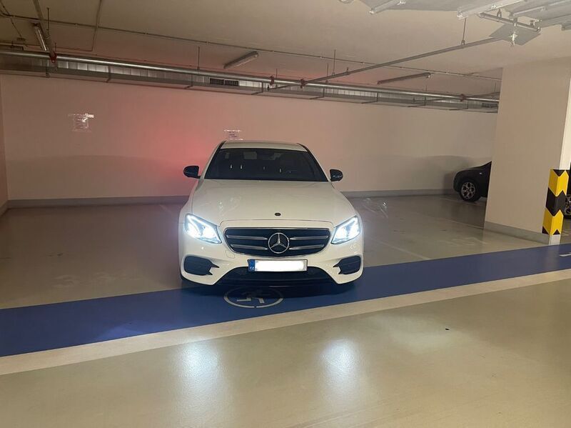 Weiß Gebraucht 2019 Mercedes E220 AMG Limousine | 25.990 € (Superpreis) - Bild 1/4