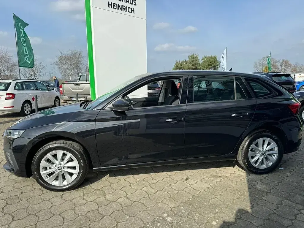 Gebraucht Skoda Scala 116 PS (85 kW) 2024 Blackmagic perleffekt Kleinwagen