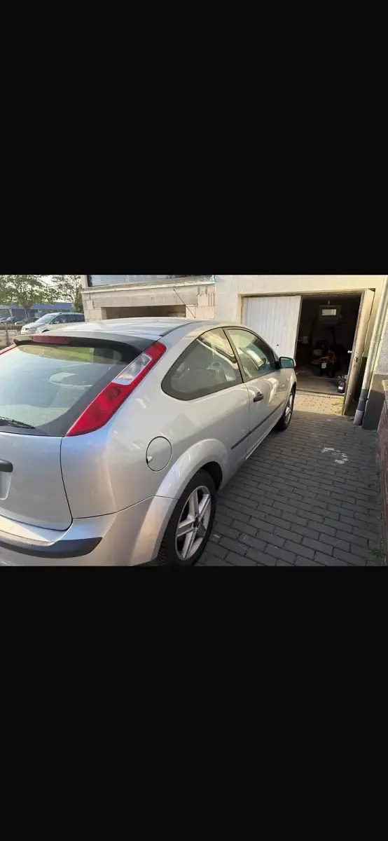 Gebraucht Ford Focus 80 PS (58 kW) 2005 Grau Kleinwagen