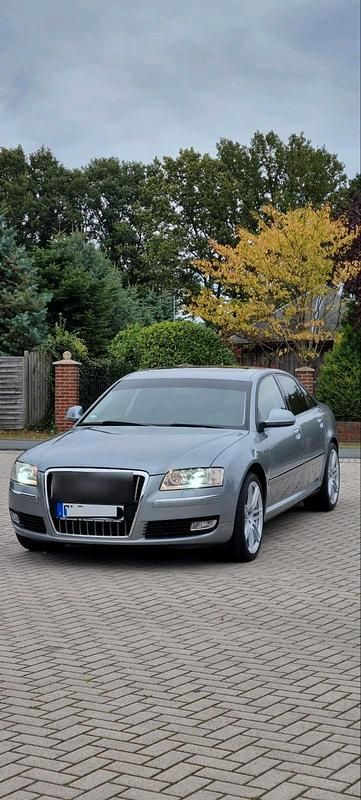 Grau Gebraucht 2008 Audi A8 Limousine | 8.600 € - Bild 1/4