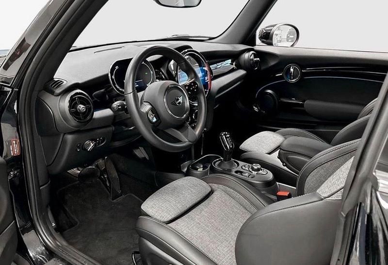 Gebraucht Mini Cooper S 135 kW (184 PS) 2023 Schwarz Kleinwagen