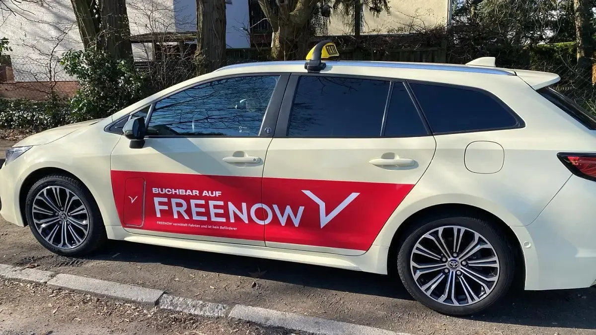 Gebraucht Toyota Corolla Hybrid Team 98 PS (72 kW) 2023 Schwarz Kombi