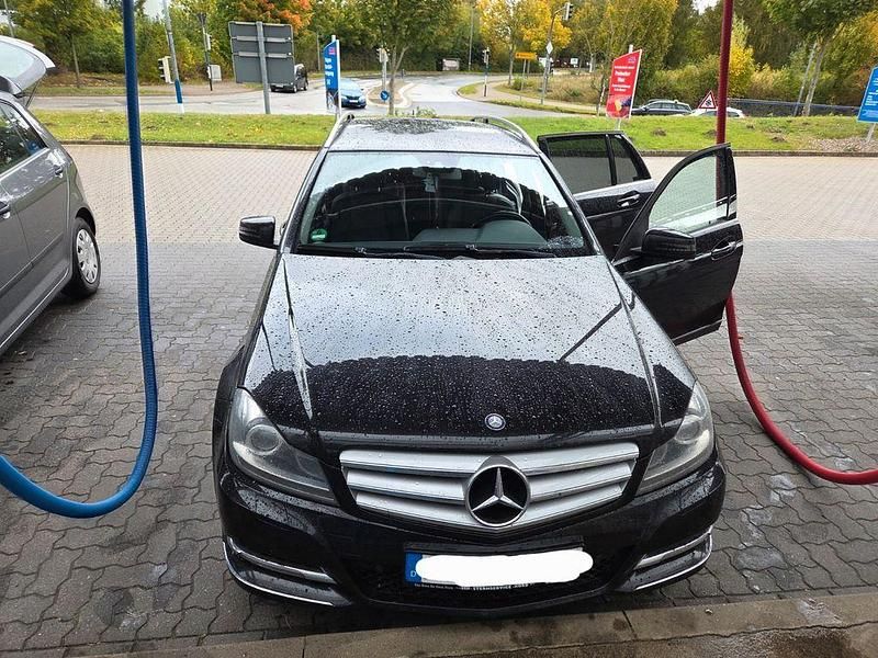 Schwarz Gebraucht 2012 Mercedes 220 Limousine | 7.200 € - Bild 1/4