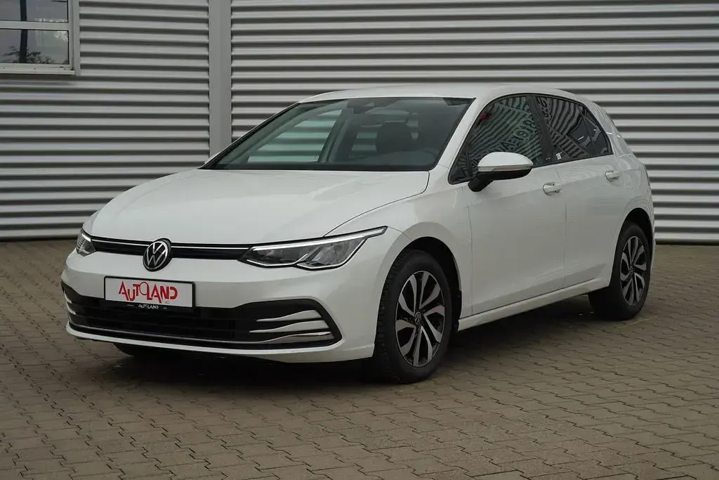 Gebraucht VW Golf VIII Active 110 PS (80 kW) 2021 Weiß Limousine
