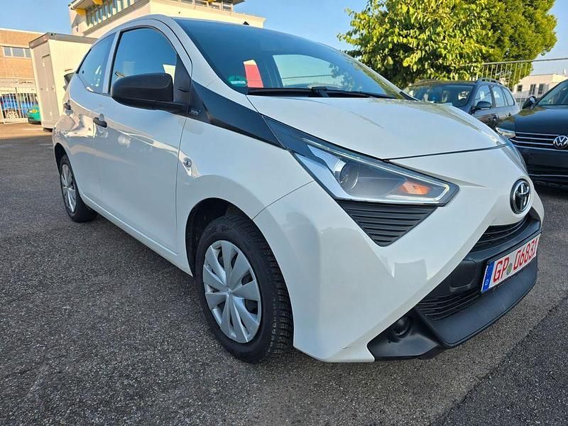 Weiß Gebraucht 2021 Toyota Aygo Kleinwagen | 6.599 € (Superpreis) - Bild 1/4