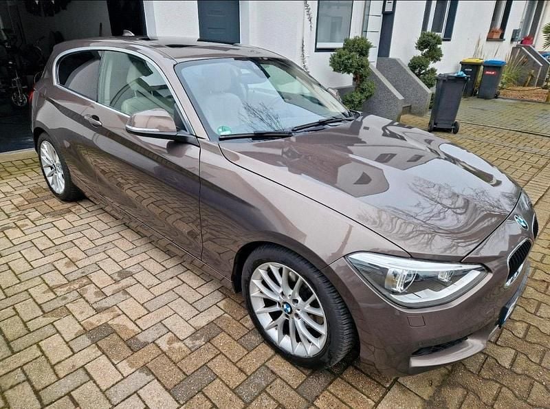 Braun Gebraucht 2012 BMW 125 Kleinwagen | 7.400 € (Superpreis) - Bild 1/4