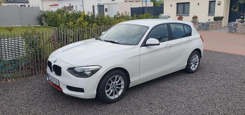 Weiß Gebraucht 2014 BMW 116 Sport Line Kleinwagen | 10.700 € (Etwas zu teuer) - Bild 1/4