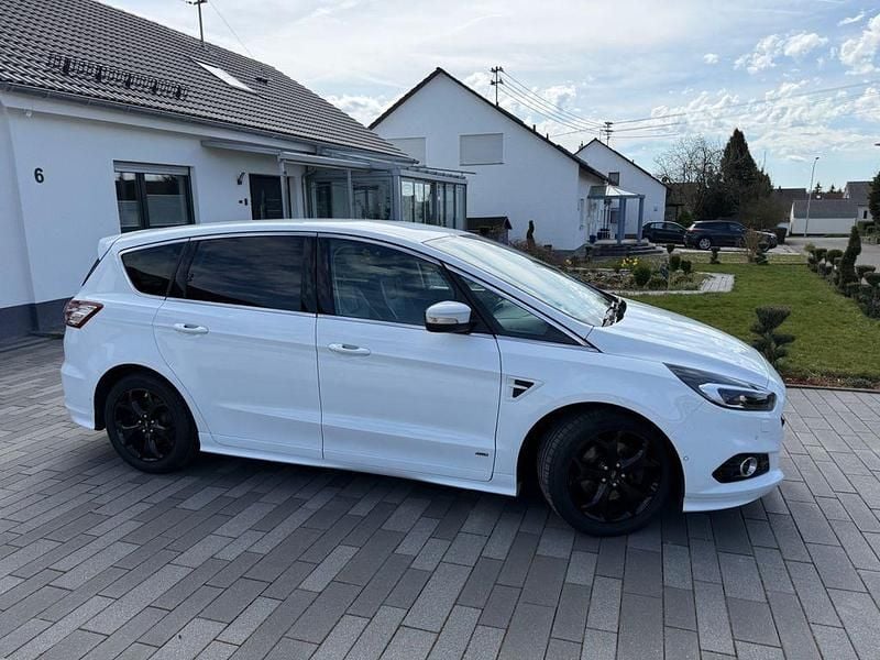 Gebraucht Ford S-MAX Titanium 179 PS (131 kW) 2017 Weiß Van / Kleinbus
