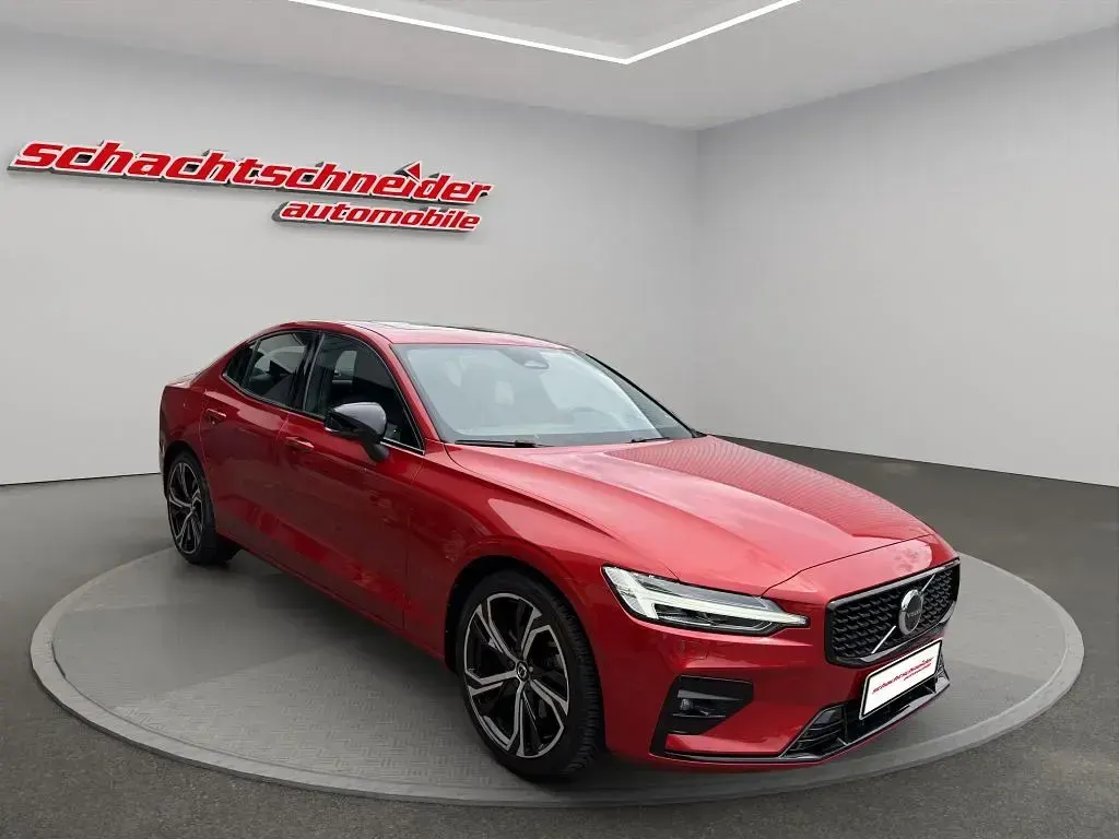 Gebraucht Volvo S60 Plus 197 PS (144 kW) 2023 Fusion red metallic Limousine