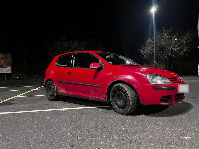 Gebraucht VW Golf V 105 PS (77 kW) 2004 Rot Kleinwagen