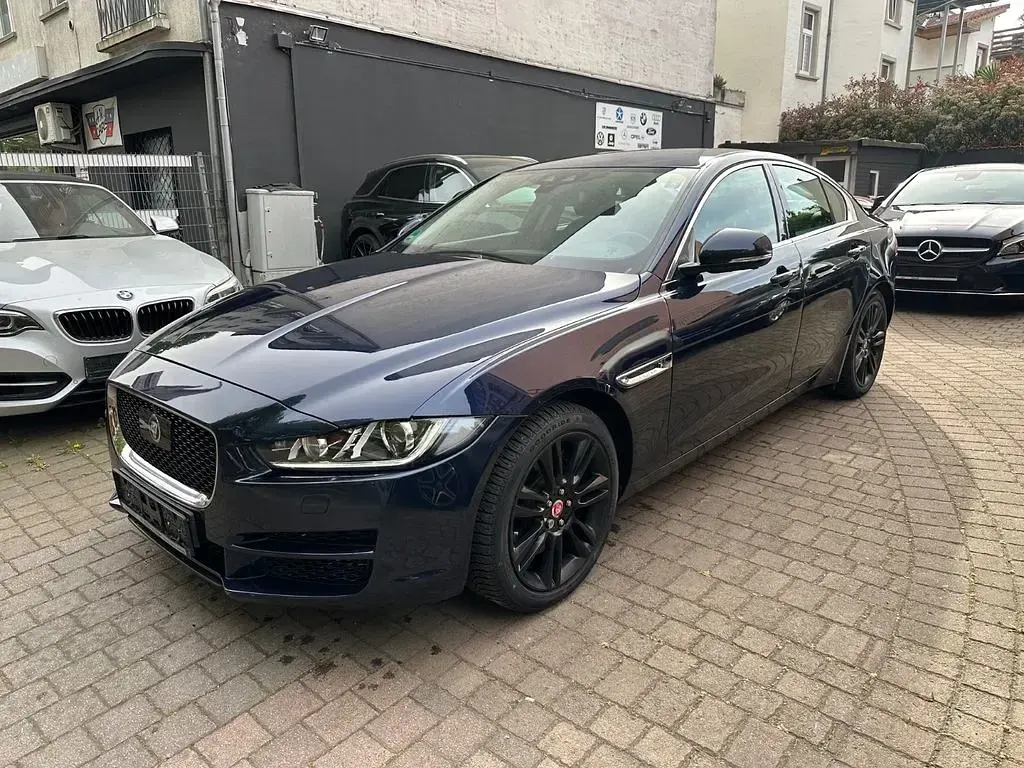 Second-hand Jaguar XE 250 CP (183 kW) 2017 Albastru Berlinǎ