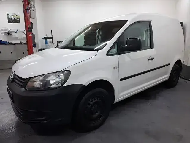 Second-hand VW Caddy 102 CP (75 kW) 2012 Alb Monovolum