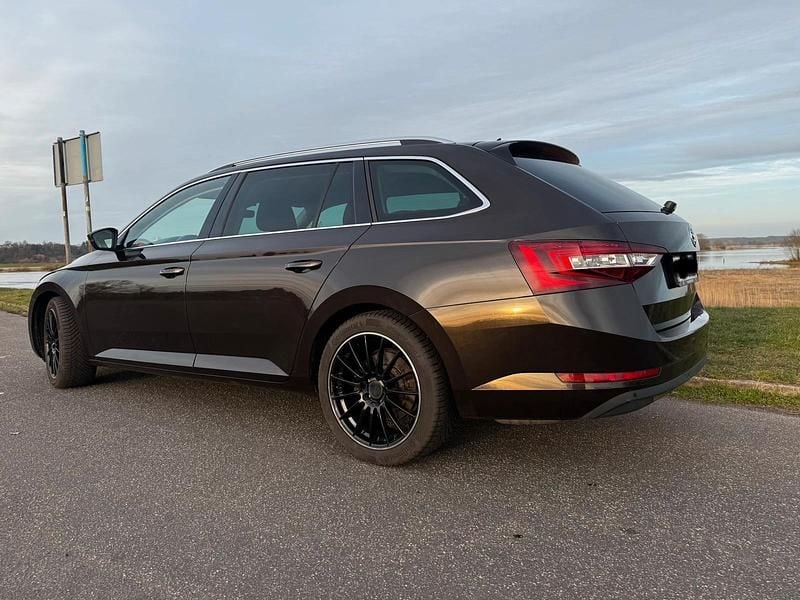 Gebraucht Skoda Superb Style 220 PS (161 kW) 2018 Braun Kombi